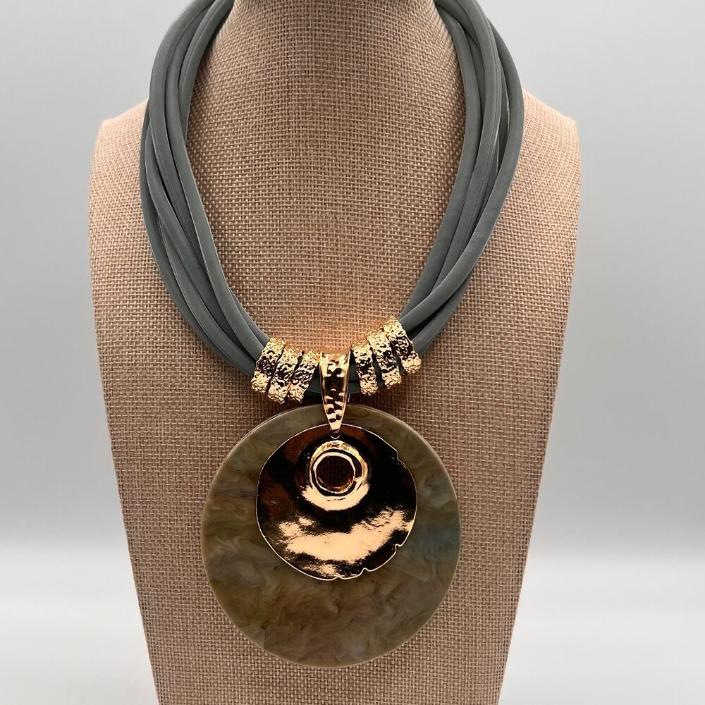 Shell Pendant Necklace